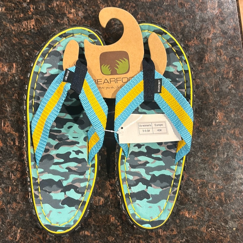 💰NIP Bearfoot flip flops size 9  91/2